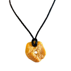 Alahas Tasi 15 Inch Corded Shell Necklace